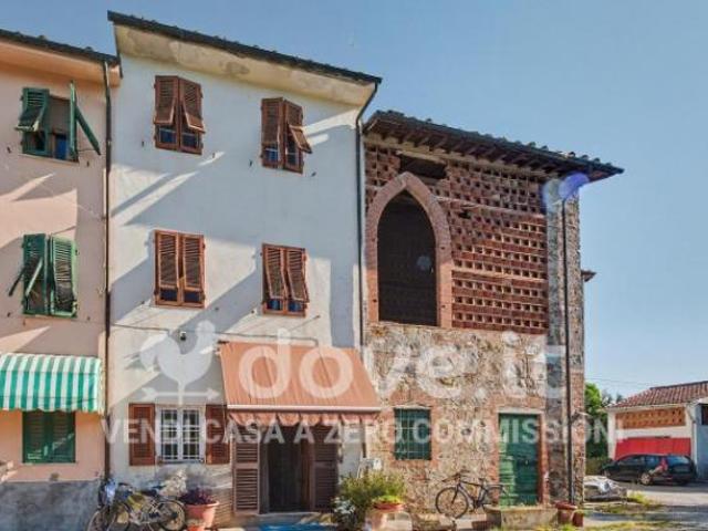 Casa indipendente di 234 m con 5 locali in vendita a Lucca [rif. DV 12863 1]