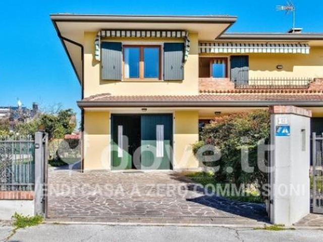 Casa indipendente di 276 m con più di 5 locali in vendita a Due Carrare [rif. DV 8675 2]