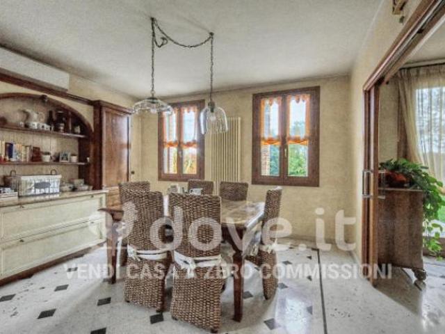 Casa indipendente di 300 m con 5 locali e box auto in vendita a Cittadella [rif. DV 12604 1]