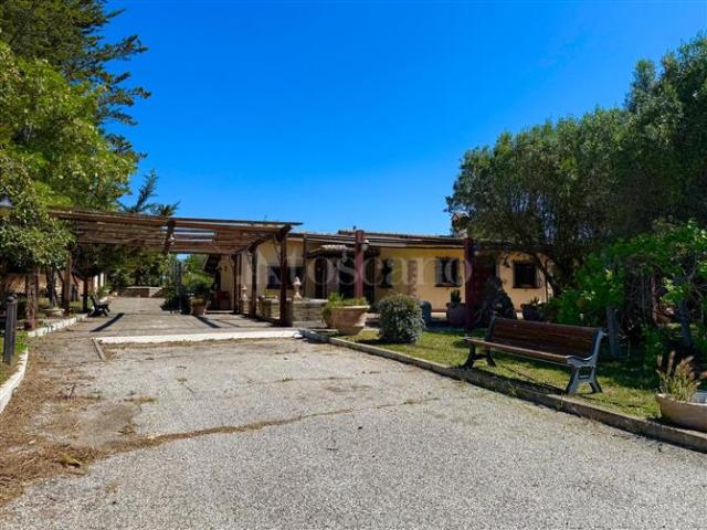 Casa Indipendente di 300 mq a Zona Valcanneto, Ceri, Borgo San Martino Cerveteri