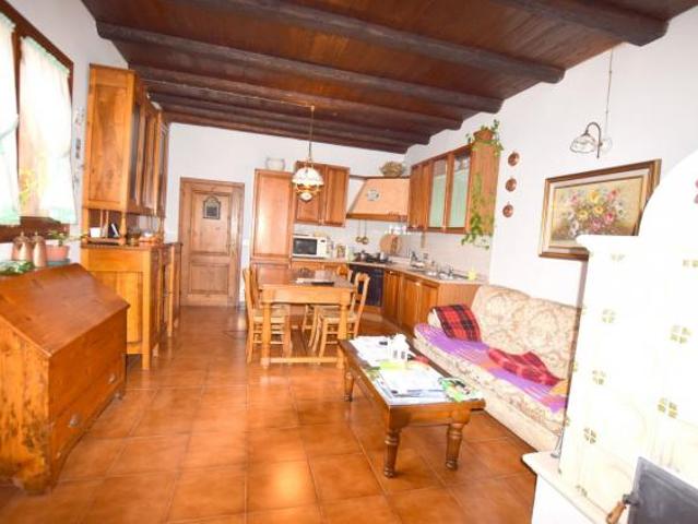 CASA INDIPENDENTE di 3 vani e di 140 mq CAVASO DEL TOMBA rif. H54_6