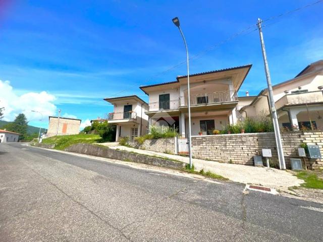 Casa indipendente in vendita a Cottanello RI