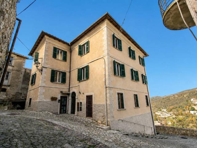 Casa indipendente in vendita a Cottanello RI
