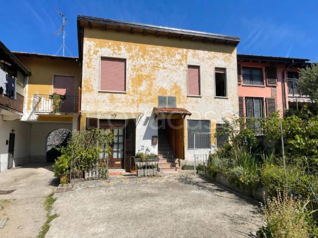 Casa indipendente in vendita a Cocquio Trevisago