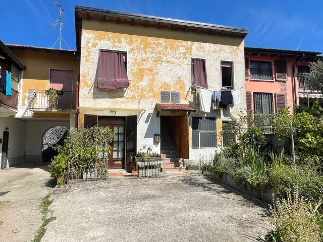 Casa indipendente in vendita a Cocquio Trevisago VA