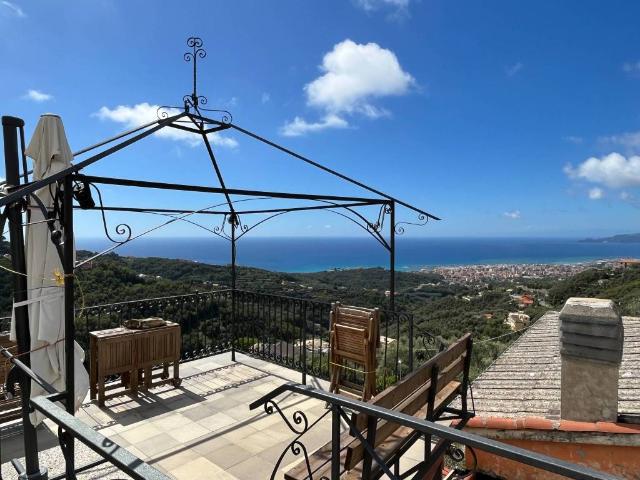 Casa indipendente in vendita a Cogorno GE
