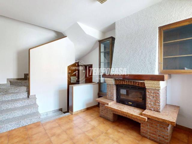 Casa indipendente in vendita a Cogliate MB