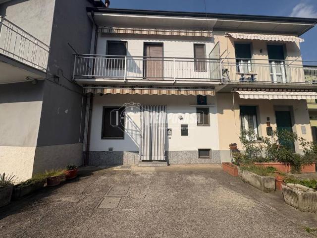 Casa indipendente in vendita a Cogliate MB