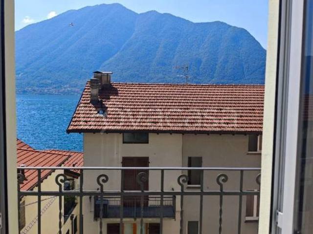 Casa indipendente in vendita a Colonno via Statale Regina, 31