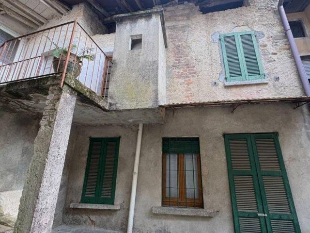 Casa indipendente in vendita a Colle Brianza LC