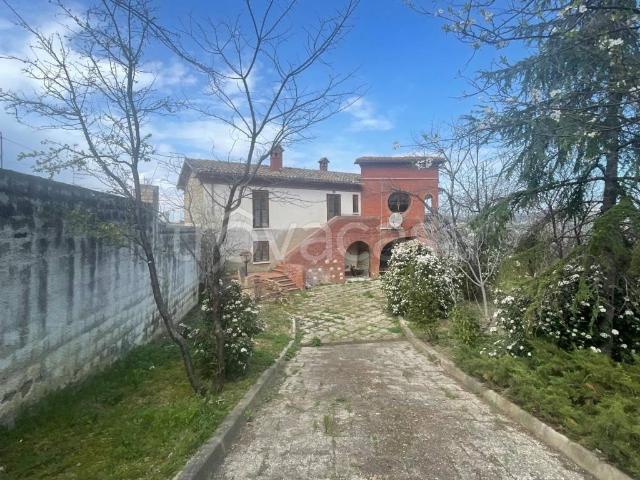 Casa indipendente in vendita a Collecorvino via Fino, 2