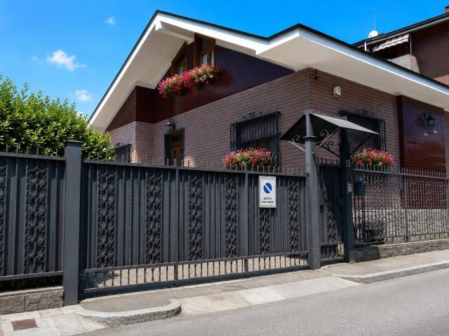 Casa indipendente in vendita a Collegno, Centro Santa Maria