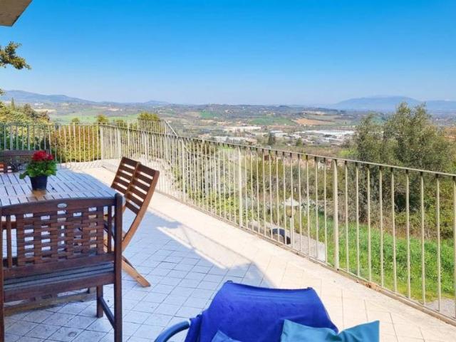 Casa indipendente in vendita a Collerisana, Spoleto