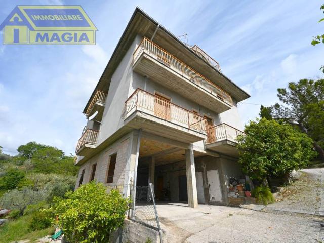 Casa indipendente in vendita a Colli del Tronto AP