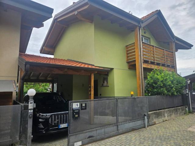 Casa indipendente in vendita a Colverde CO