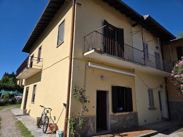 Casa indipendente in vendita a Comabbio VA
