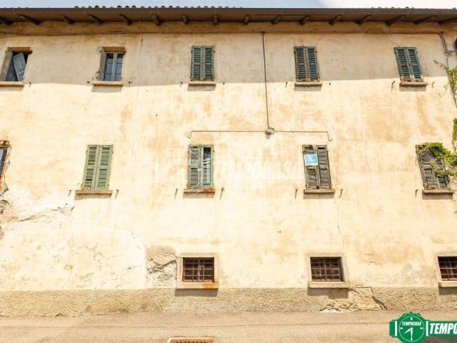 Casa indipendente in vendita a Comnago, Lesa