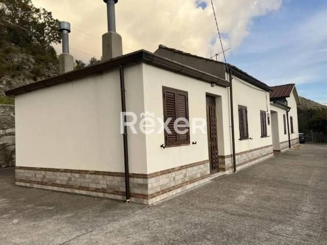 Casa indipendente in vendita a Lauria PZ