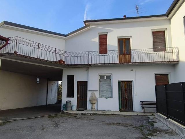 Casa indipendente in vendita a Cornate d'Adda MB