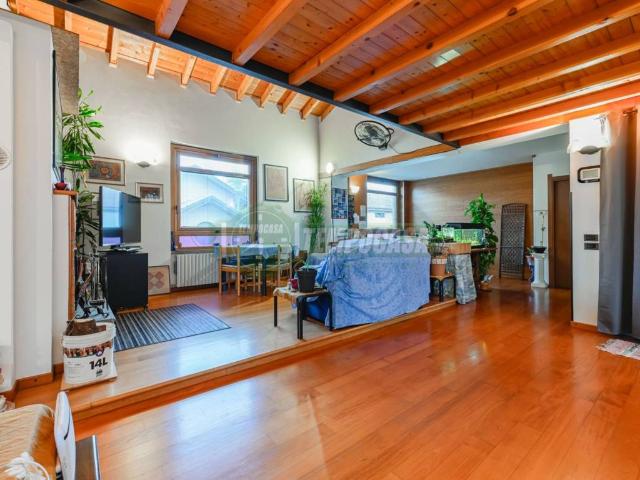 Casa indipendente in vendita a Cornate d'Adda MB