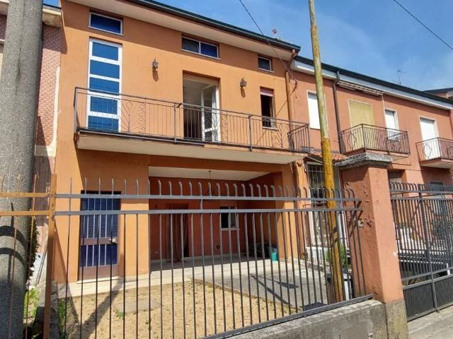 Casa indipendente in vendita a Cornate d'Adda MB