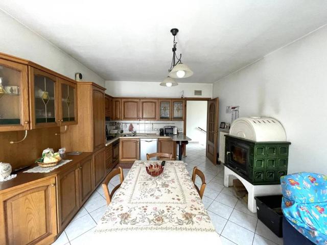 Casa indipendente in vendita a Corneliano d'Alba CN