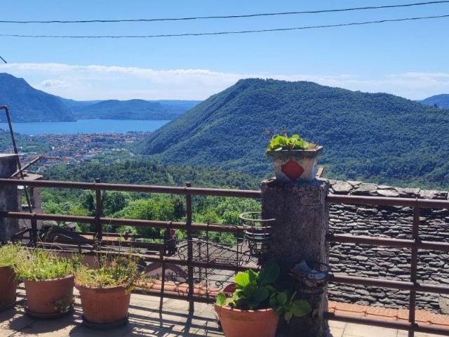 Casa indipendente in vendita a Cossogno VB
