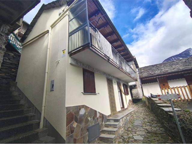 Casa indipendente in vendita a Cossogno VB
