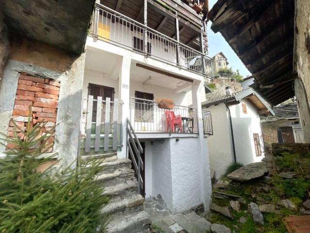 Casa indipendente in vendita a Cossogno VB
