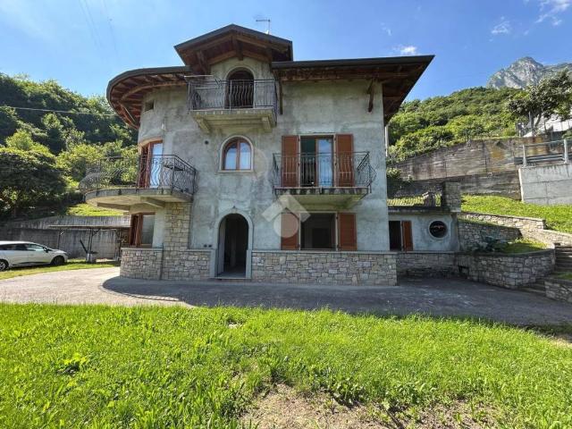 Casa indipendente in vendita a Costa Volpino BG