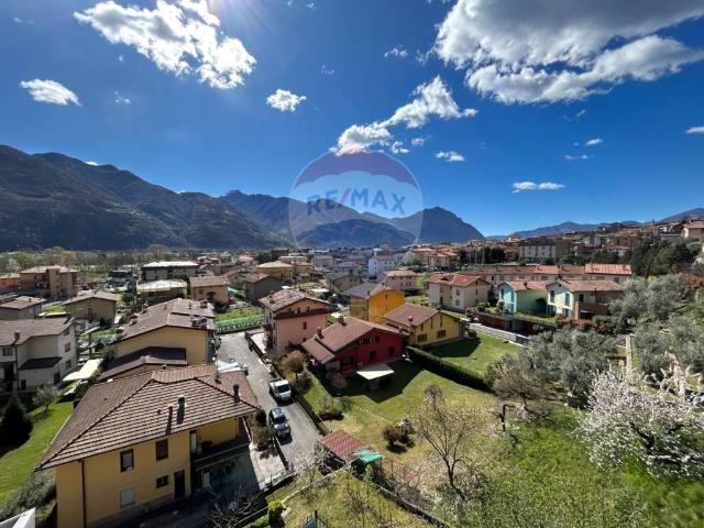 Villa in vendita a Costa Volpino BG