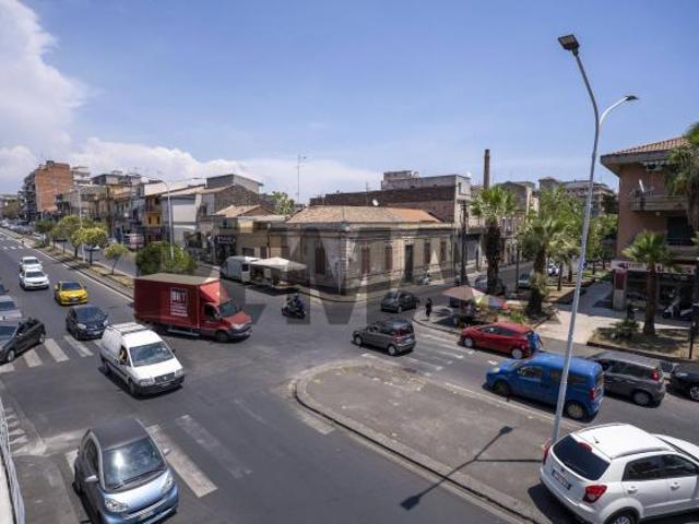 Casa Indipendente in vendita a Catania, Viale M. Rapisardi Lavaggi