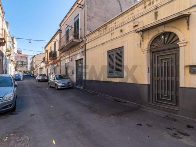 Casa Indipendente in vendita a Catania, Viale Rapisardi