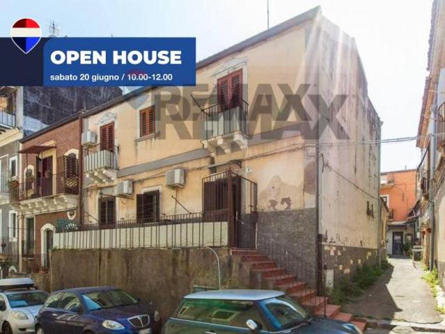 Casa Indipendente in vendita a Catania, Zona centro
