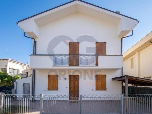 Casa indipendente in vendita a Cattolica RN