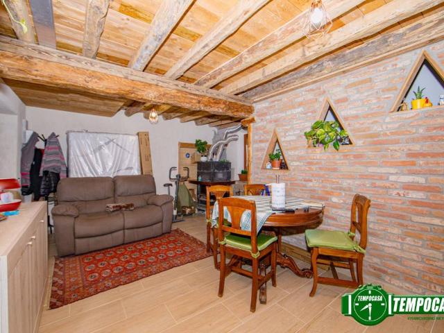 Casa indipendente in vendita a Cava Manara PV