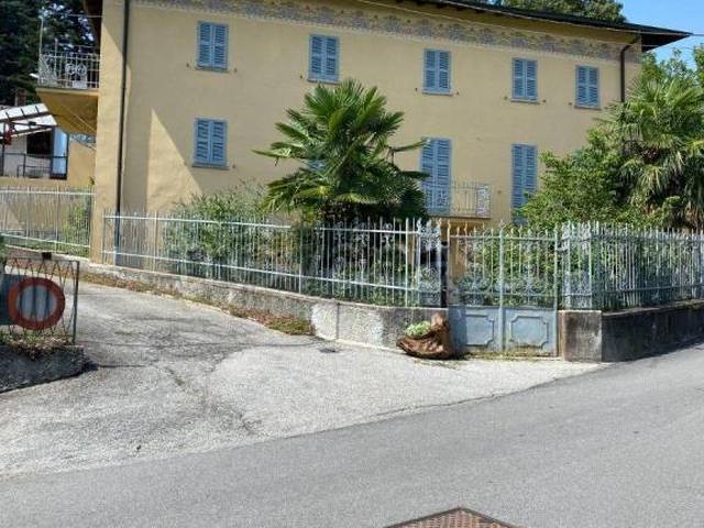 Casa indipendente in vendita a Cadegliano Viconago via marconi