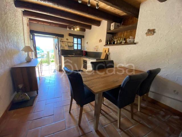 Casa indipendente in vendita a Cadegliano Viconago via Rovo