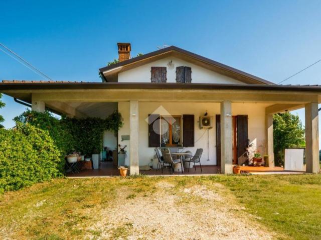 Casa indipendente in vendita a Cadelbosco di Sopra RE