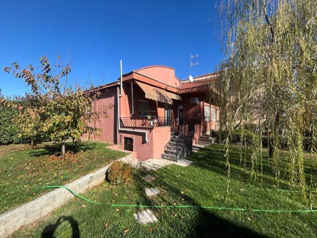 Casa indipendente in vendita a Cairate VA