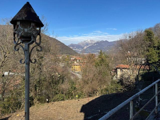 Casa indipendente in vendita a Calco LC