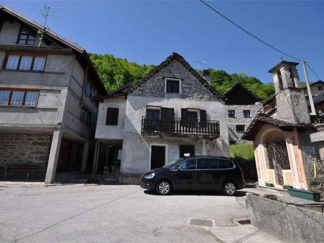 Casa indipendente in vendita a Calasca Castiglione VB