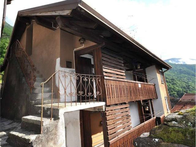 Casa indipendente in vendita a Calasca Castiglione VB