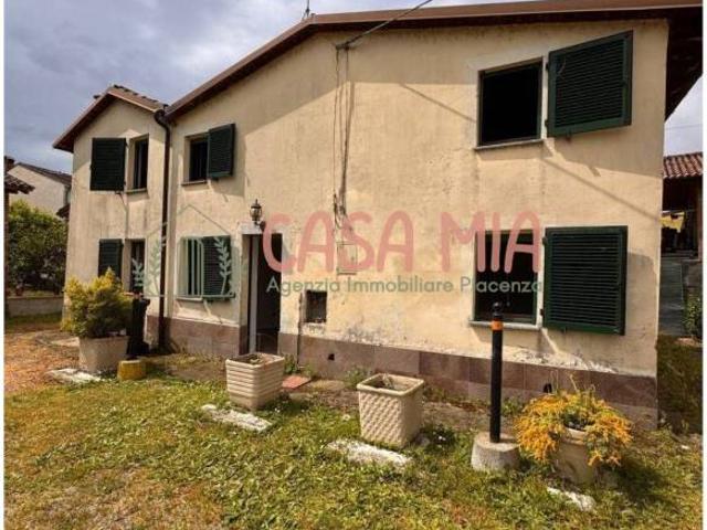 Casa indipendente in vendita a Calendasco via Castello