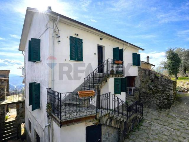 Casa indipendente in vendita a Calice al Cornoviglio