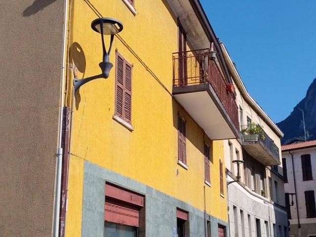 Casa indipendente in vendita a Calolziocorte LC