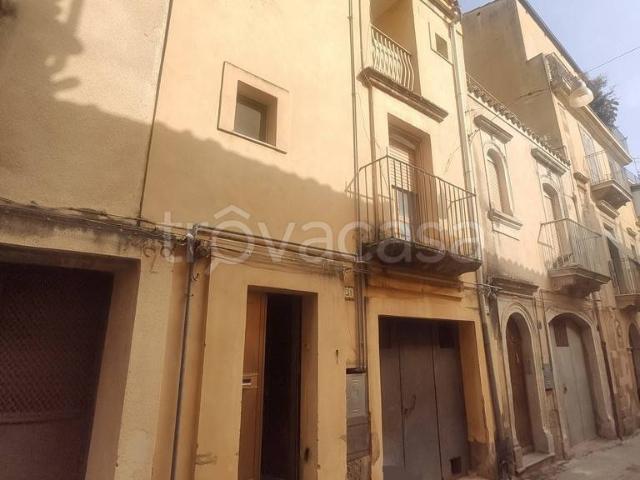 Casa indipendente in vendita a Caltagirone via Rizzari, 31