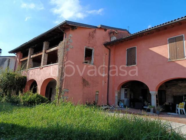 Casa indipendente in vendita a Calvagese della Riviera via Vittorio Veneto