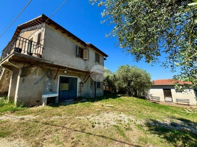 Rustico/casale/corte in vendita a Calvi dell'Umbria