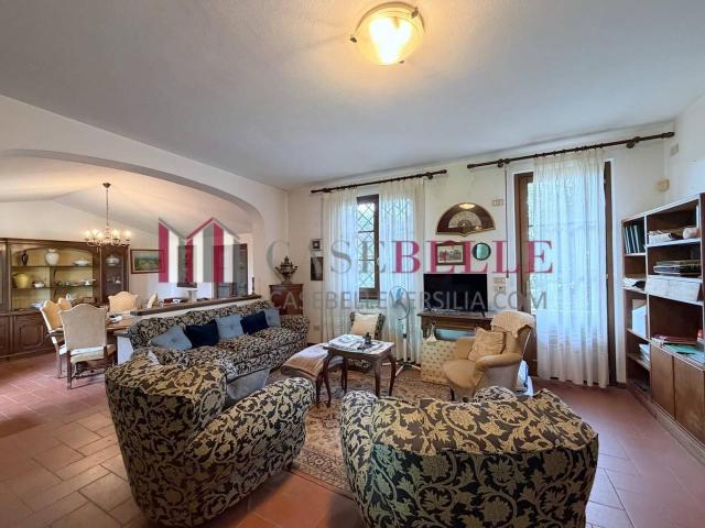 Villa trifamiliare in vendita a Camaiore